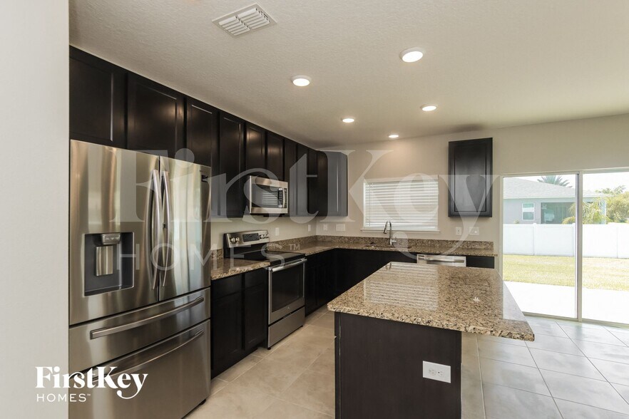 Building Photo - 2124 Paoli Dr NE