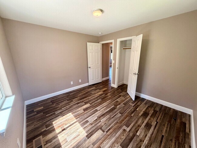 Building Photo - Updated 2 Bedroom 1 Bathroom in Grass Valley