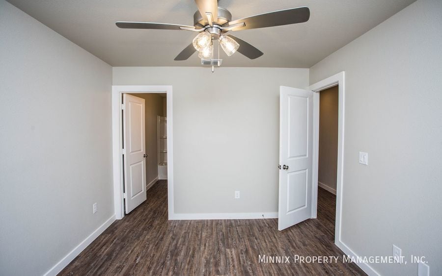 Building Photo - 407 E 21st St