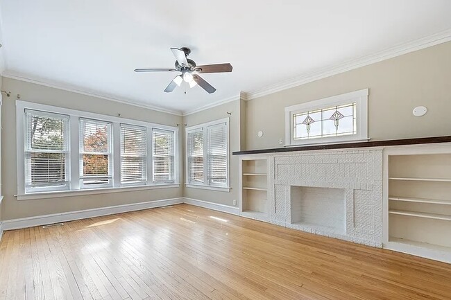 Building Photo - 8756 Sproat Ave