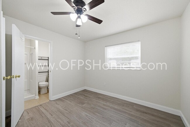 Building Photo - 127 Judith Dr