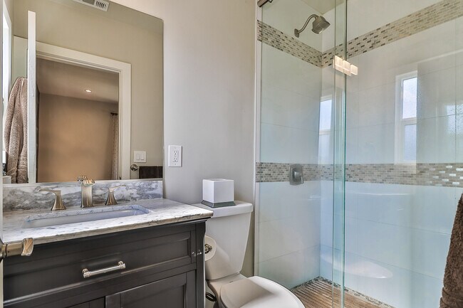 Building Photo - 6027 Comey Ave