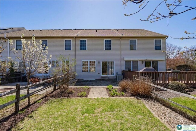 Building Photo - 1753 Pinewind Dr