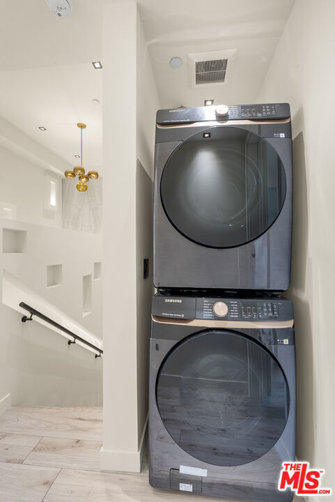 Building Photo - 1021 N Ogden Dr