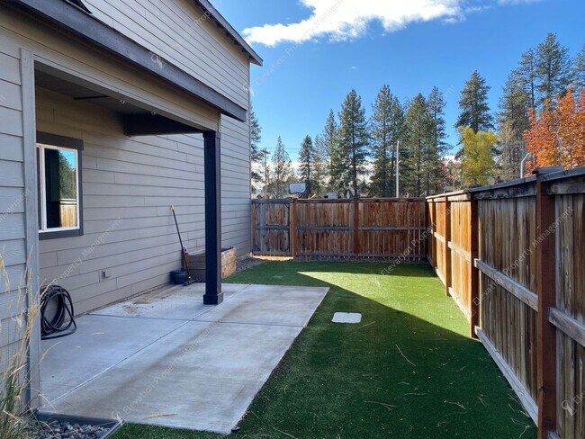 Building Photo - Bright Southeast Bend Home Near Canal Trai...
