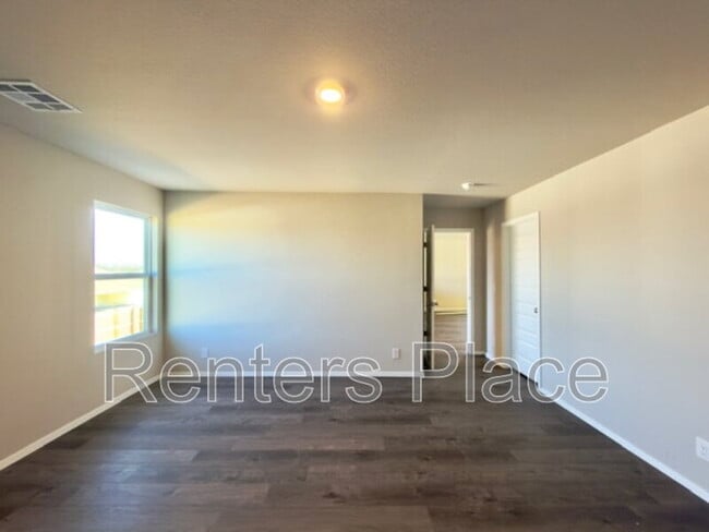 Building Photo - 1008 W Lawton Rd