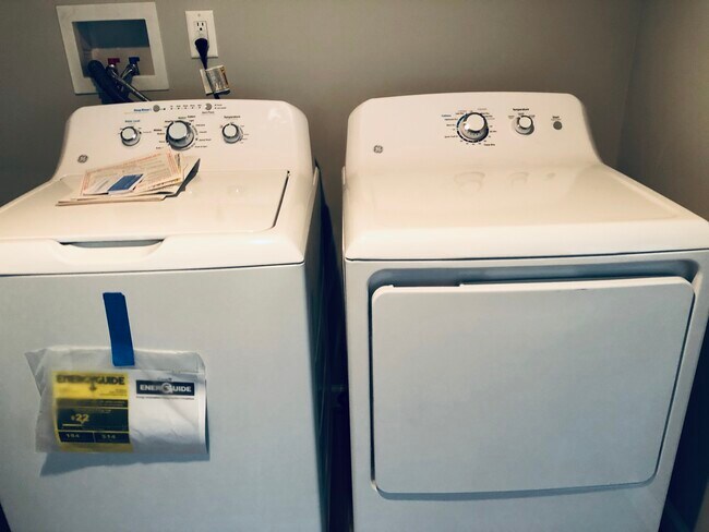 Building Photo - 2416 W 10th St