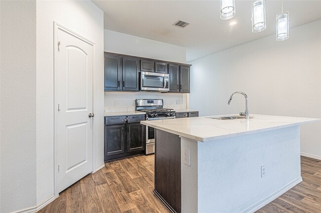 Building Photo - 5110 Hedgerose Ln