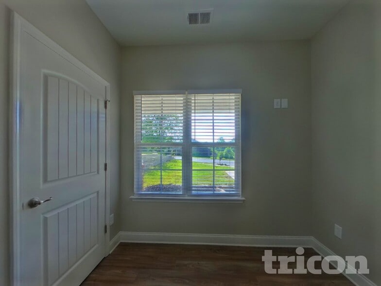 Building Photo - 1814 Woods Ln