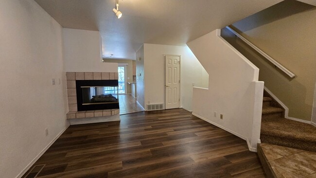 Building Photo - 6048 Colony Cir - Rockrimmon - Townhome - ...