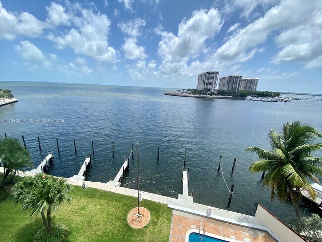 Building Photo - 1632 S Bayshore Ct