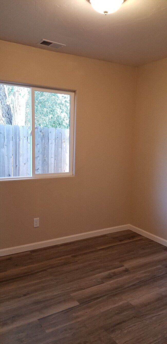 Building Photo - 100 S 13th Street