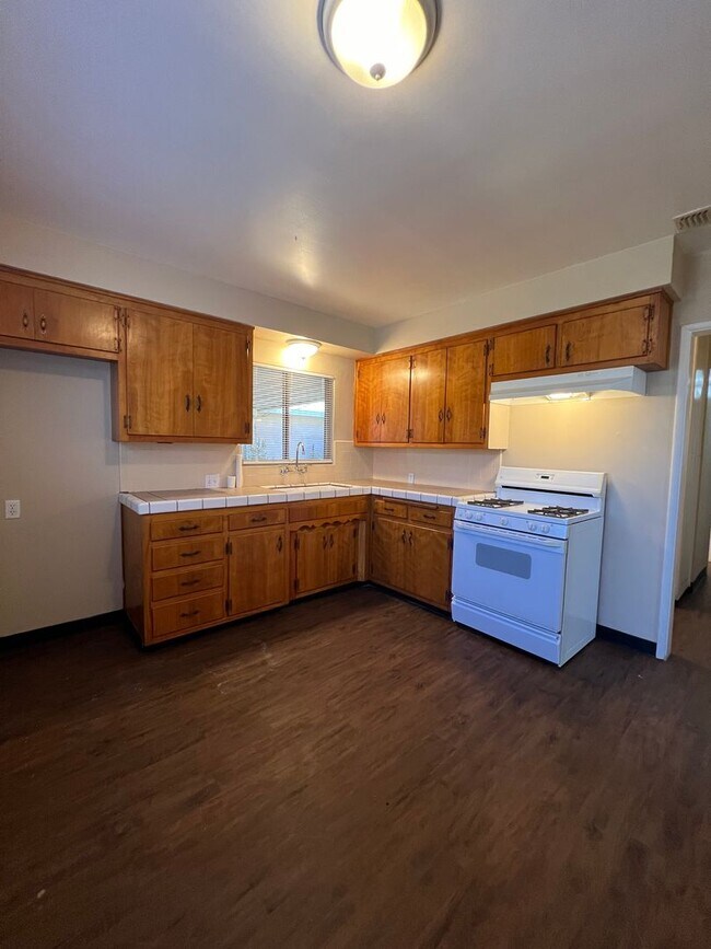 Building Photo - 2923 Peerless Ave