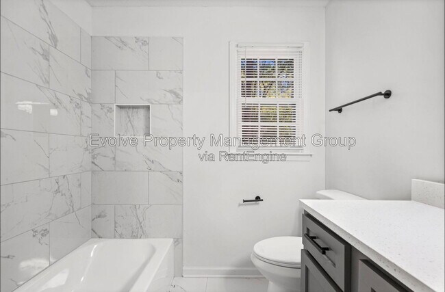 Building Photo - 3085 Circle Gate Dr