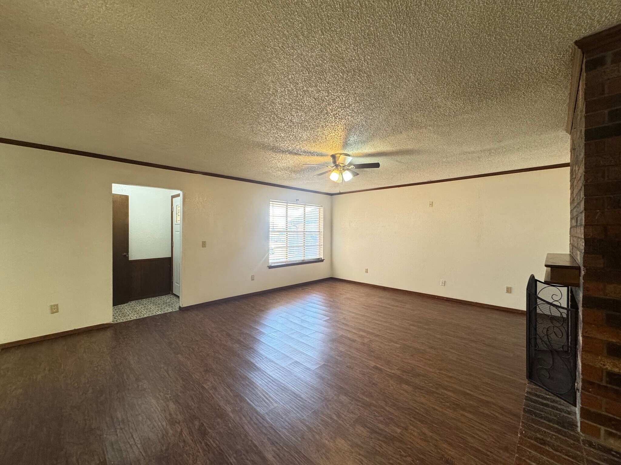 Building Photo - 9915 Larkspur Ln