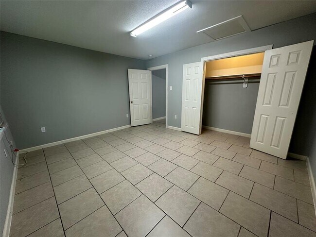 Building Photo - 107 Altic St