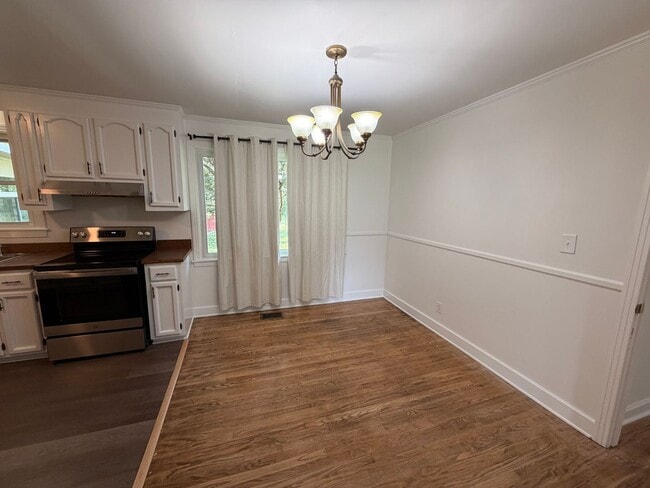 Building Photo - 2 bedroom, 1 bath home near Harding Place