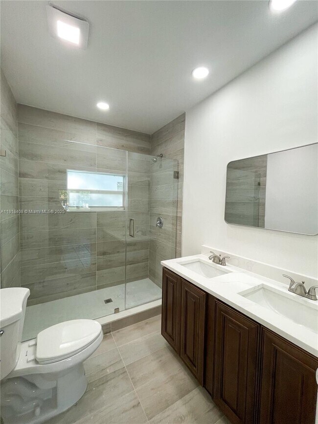 Building Photo - 7915 NW 73rd Ave
