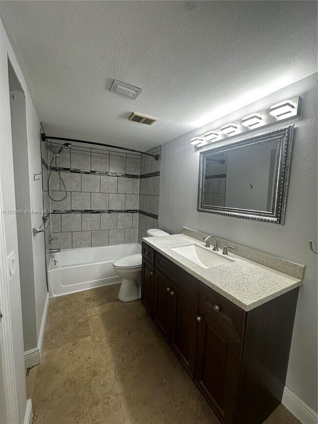Building Photo - 12760 Vista Isles Dr