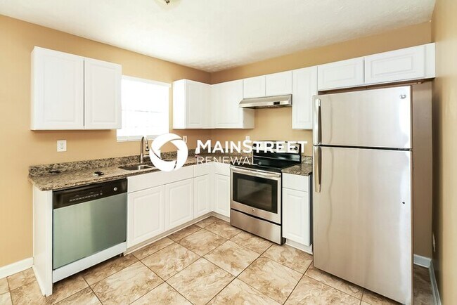 Building Photo - 4 Bedroom Pet-Friendly Home in Jonesboro, GA with Main Street Renewal