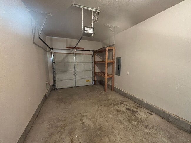 Building Photo - 3 Bedroom 2.5 Bath Duplex