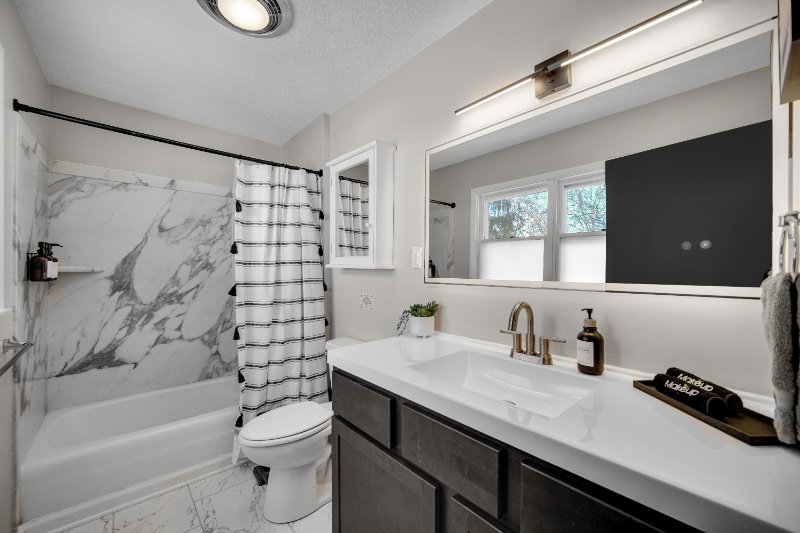 Building Photo - 454 Francis St