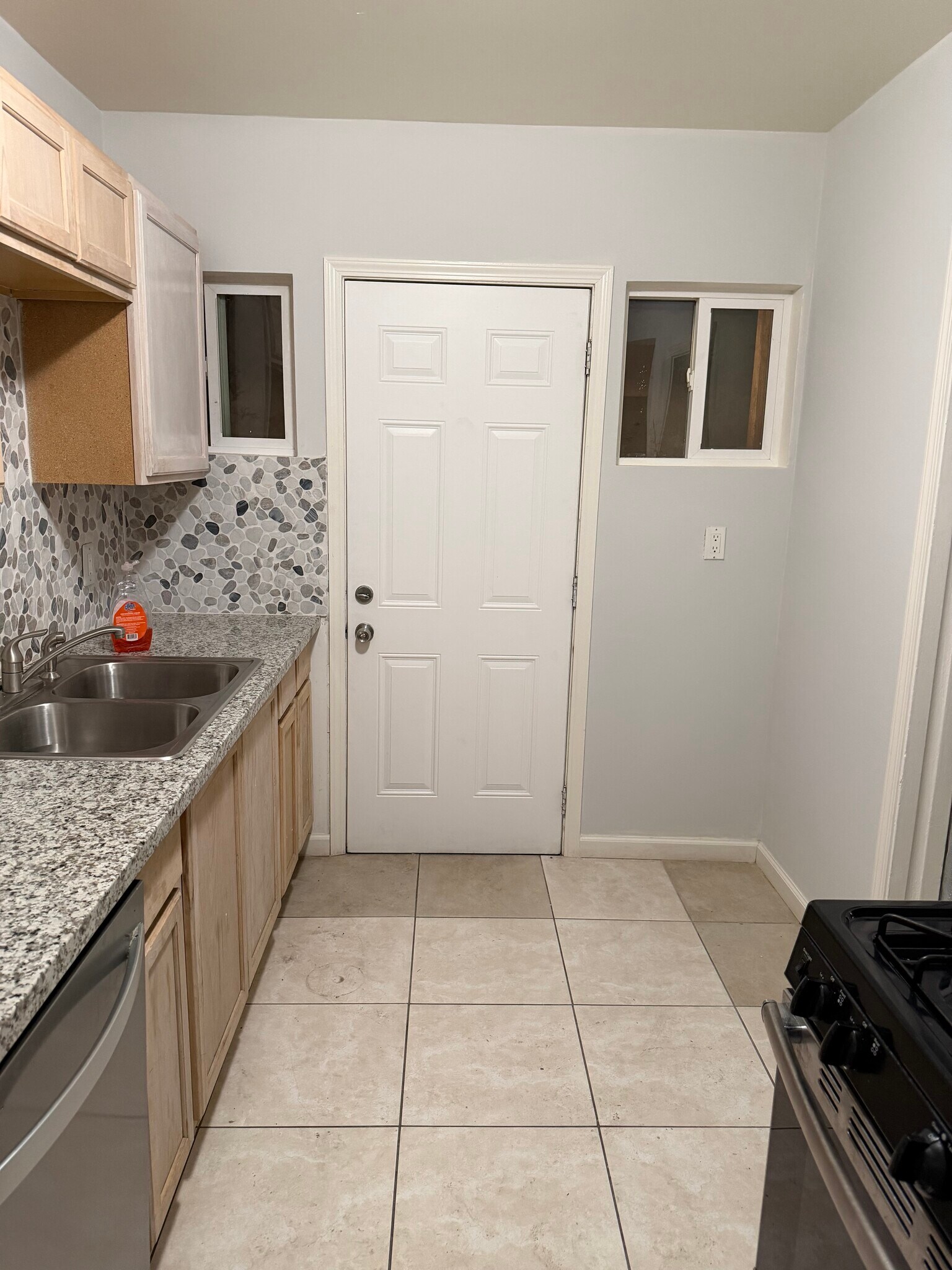 Building Photo - 1914 6th Ave