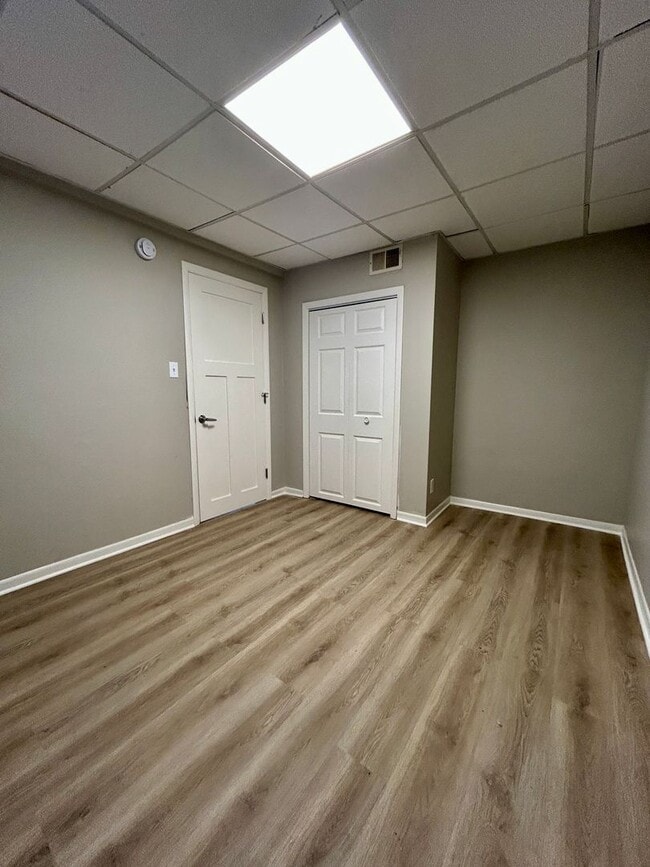 Building Photo - 820 W 4th St