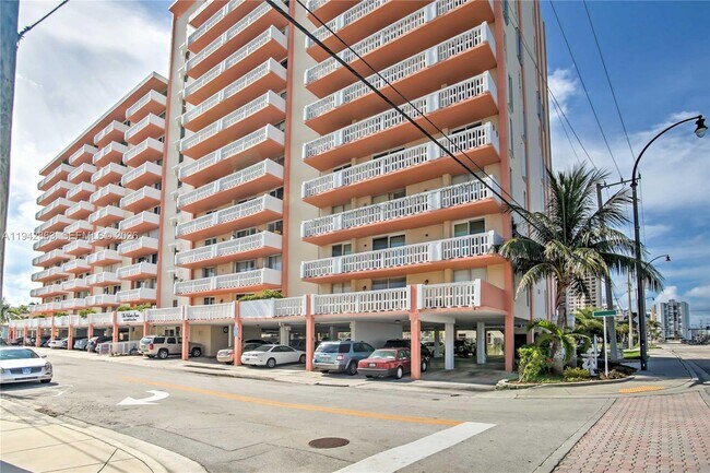 Building Photo - 801 S Ocean Dr