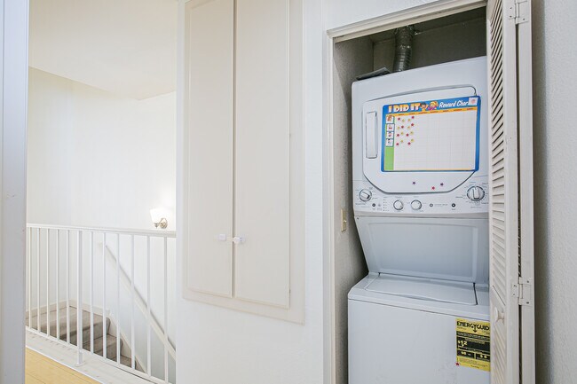 Building Photo - 1912 Magdalena Cir