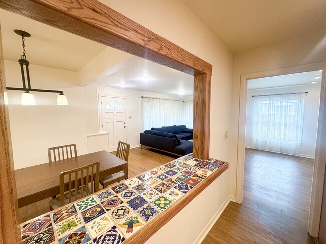 Building Photo - Adorable single story home in Landa Park E...
