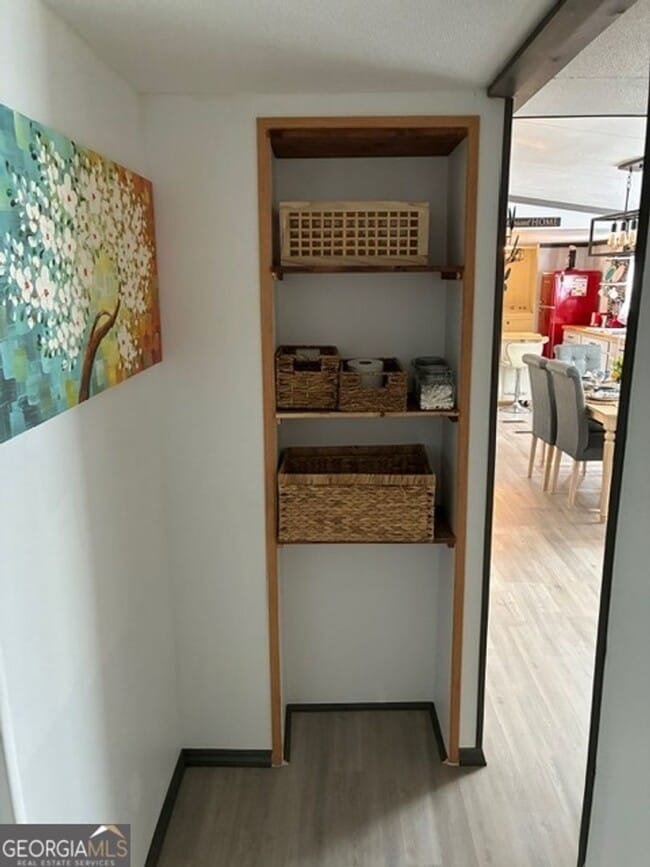 Building Photo - 215 Lynn Dr