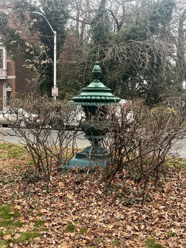 Building Photo - 2030 Park Ave