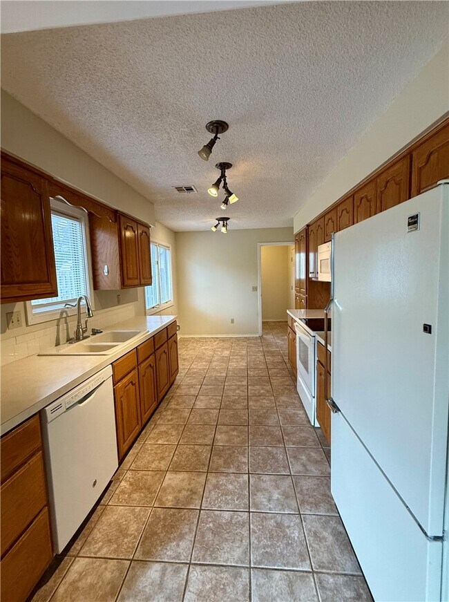 Building Photo - 9 Dunedin Dr