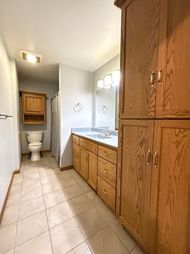 Building Photo - Beautifully Remodeled West Side Home | 3 Bedroom + Finished Basement Space