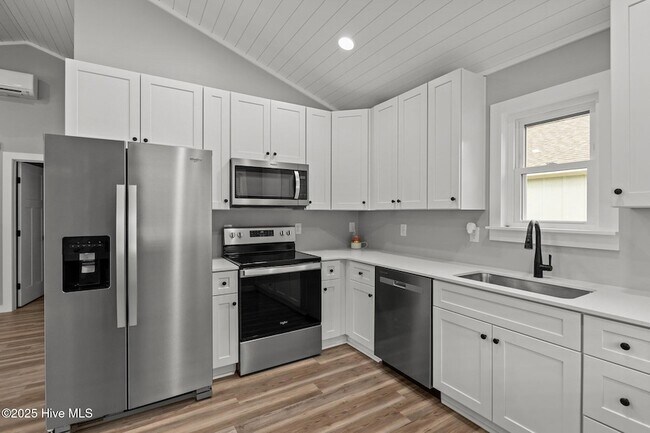 Building Photo - 163 Long Pond Lp