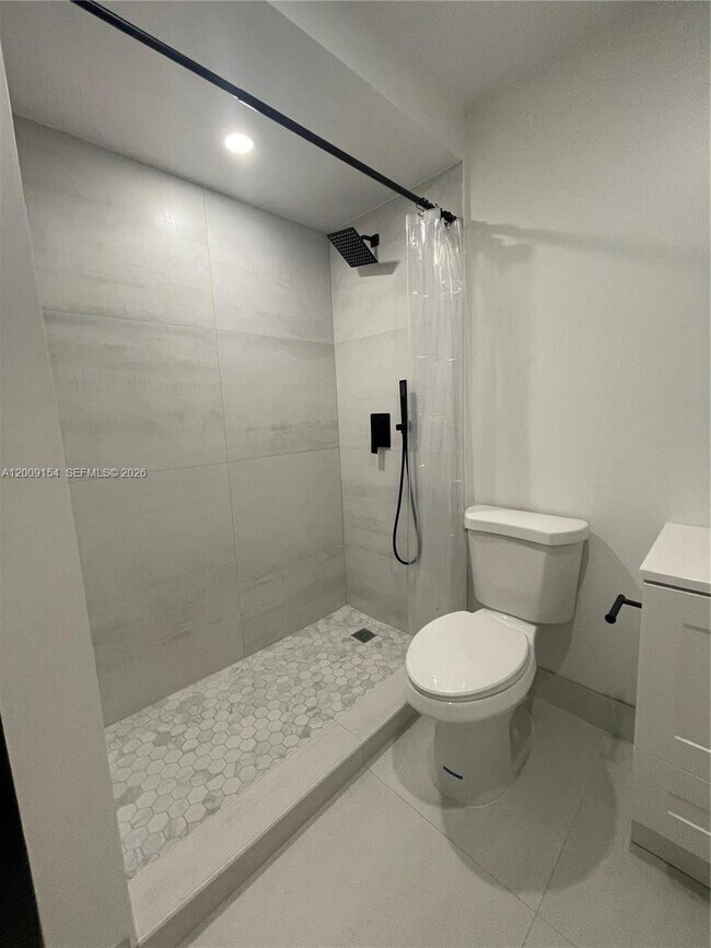 Building Photo - 10016 Winding Lake Rd