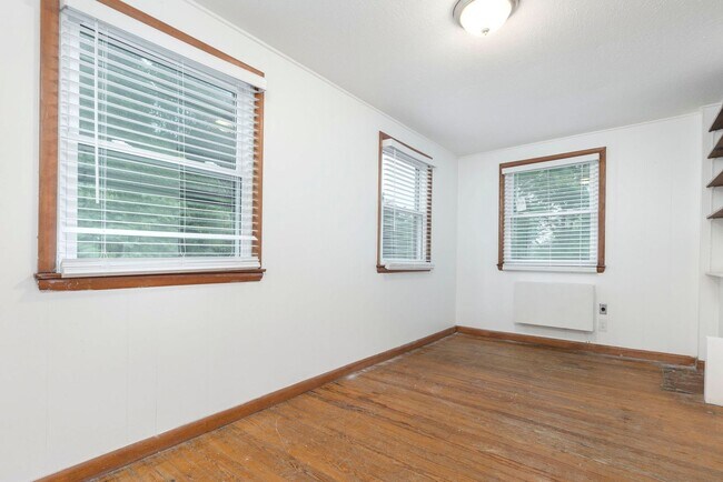 Building Photo - 145 N Keats Ave
