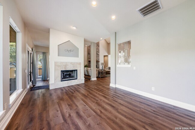 Building Photo - Charming Home Awaits: Spacious & Modern Living in a Prime Location