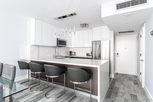 Building Photo - 3725 S Ocean Dr