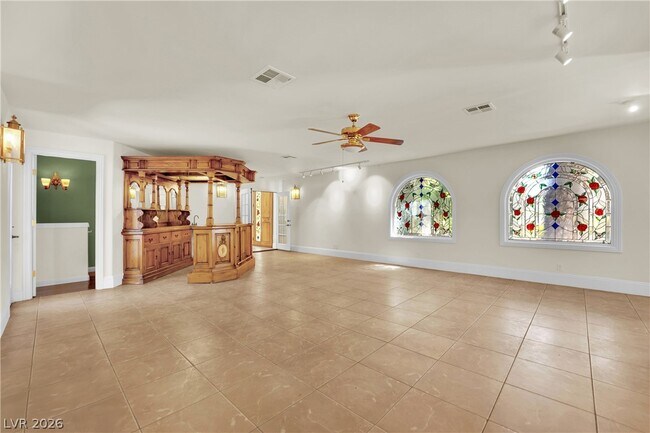 Building Photo - 1250 Shadow Ln