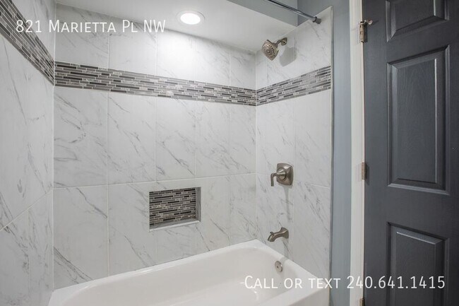 Building Photo - 821 Marietta Pl NW
