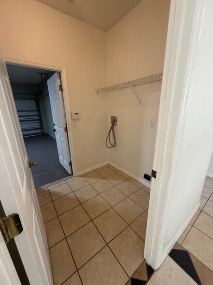 Building Photo - 5559 Pats Pt