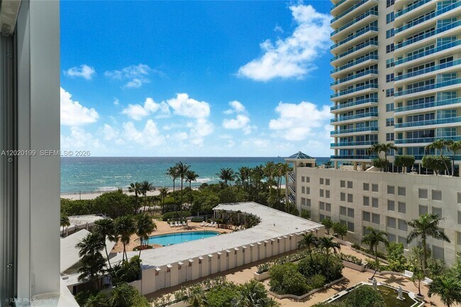 Building Photo - 5055 Collins Ave