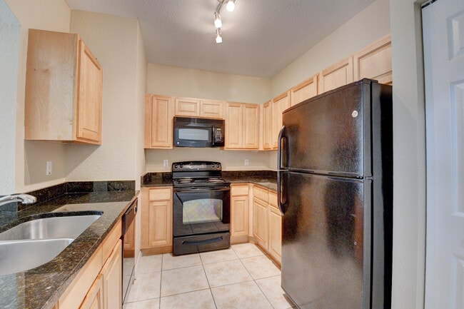 Building Photo - 121 Hemingway Ct