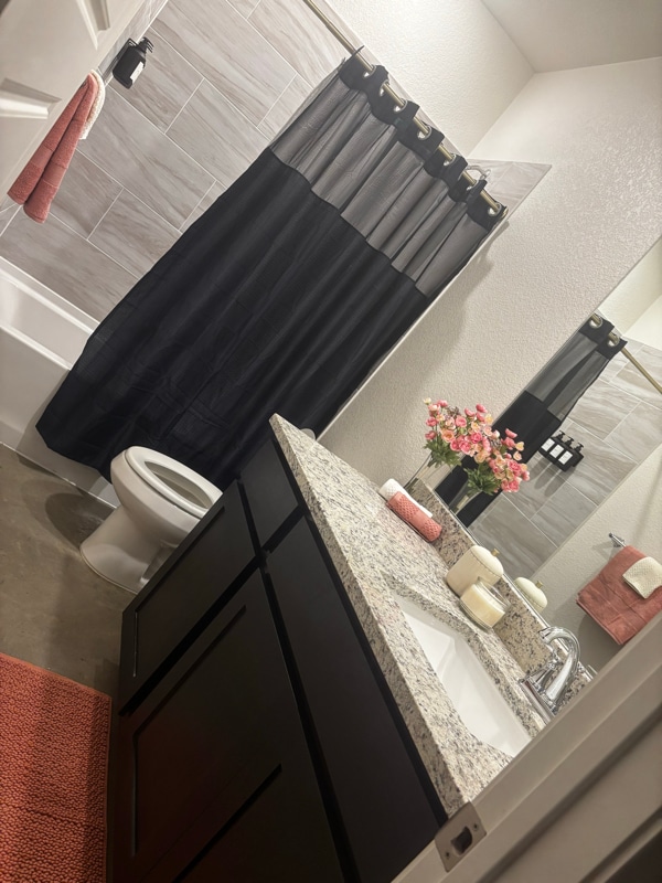 Building Photo - 3804 Elm Dr