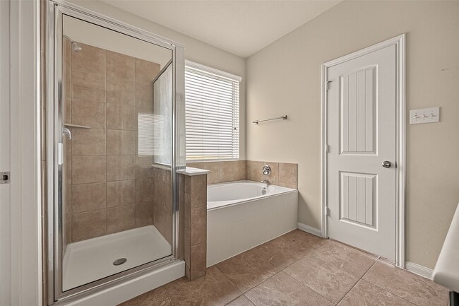 Building Photo - 24906 Clover Ranch Dr