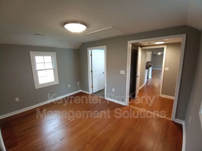 Building Photo - 104 Mulberry St