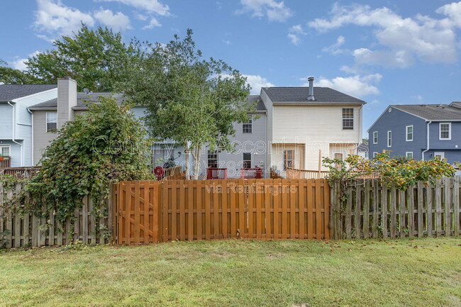 Building Photo - 203 Blueridge Ct