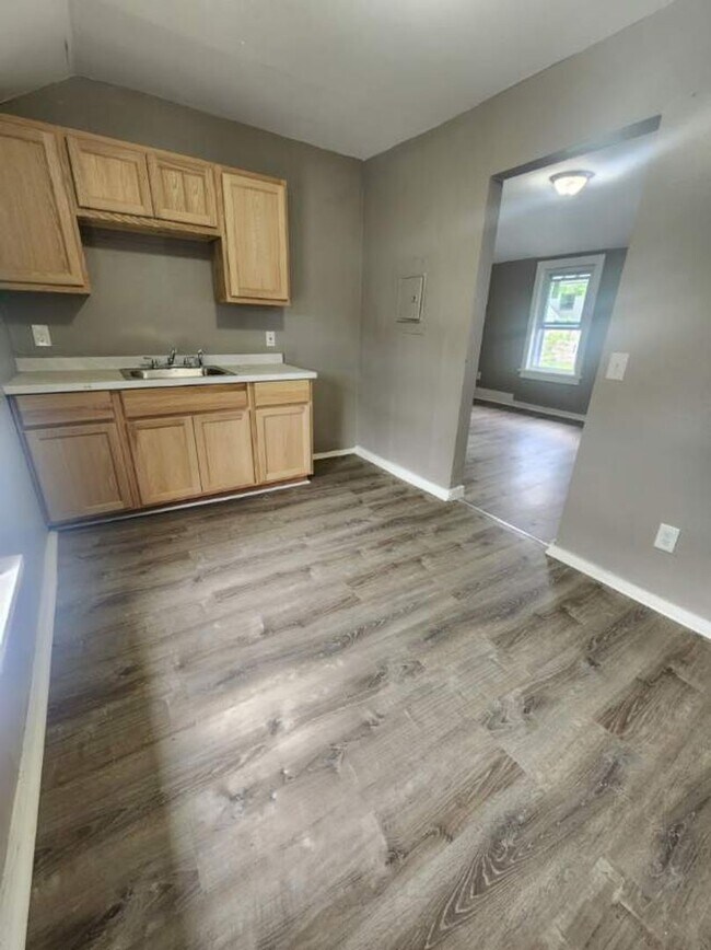 Building Photo - 326 Scio St